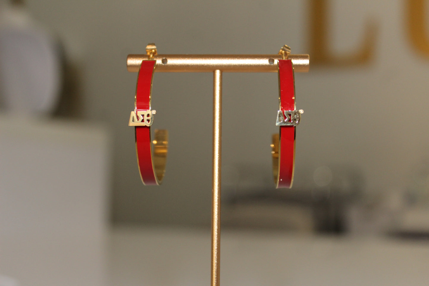 Delta Luxe Hoops