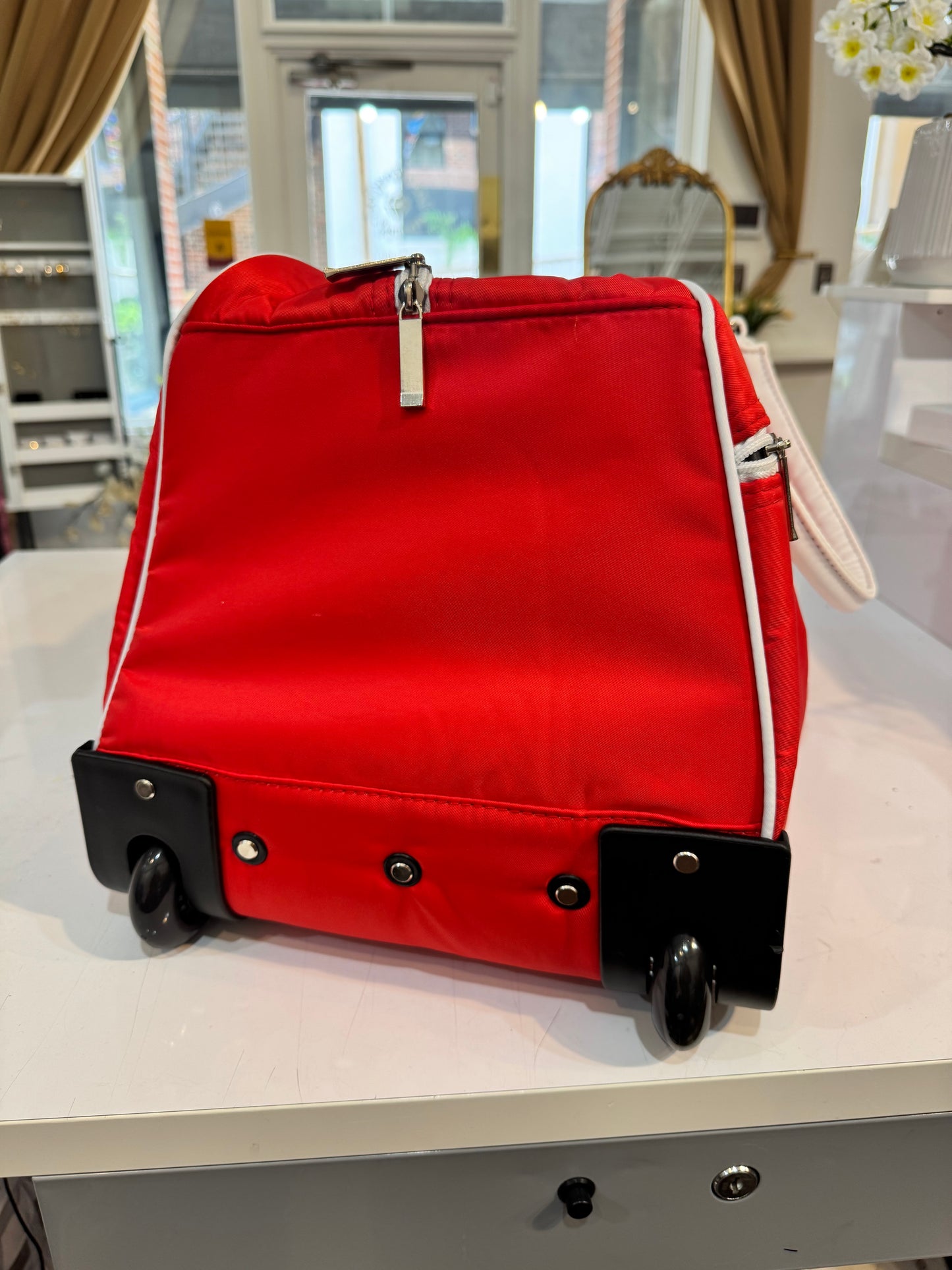 Delta Rolling Trolley Bag