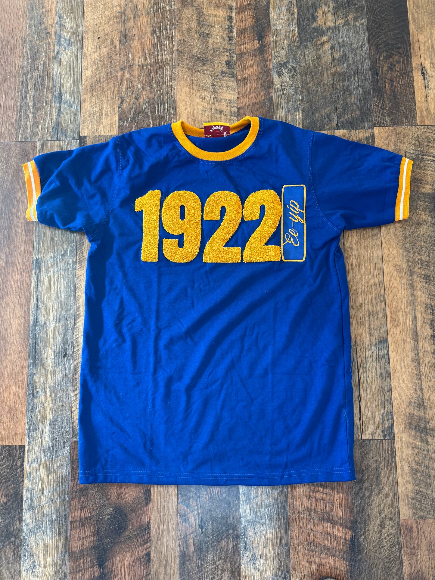 1922 chenille T-shirt with ee-yip